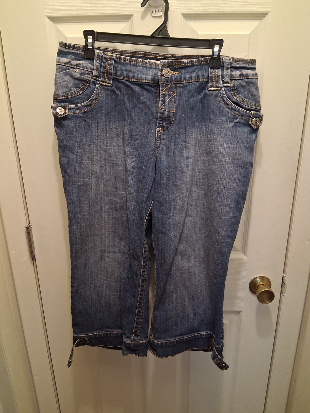 Venezia Light Blue Cropped Capri Jeans